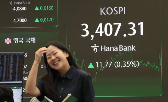 A digital board at a Hana Bank dealing room in central Seoul shows the Kospi and other indexes on Sept. 15. The Kospi closed at 3,407.31, up 11.77 points, or 0.35 percent, from the previous session. [YONHAP]
