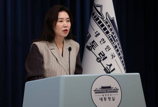 강유정 대통령실 대변인이 15일 오전 서울 용산 대통령실 브리핑룸에서 핵심규제 합리화 전략회의 관련 브리핑을 하고 있다. 김지훈 기자