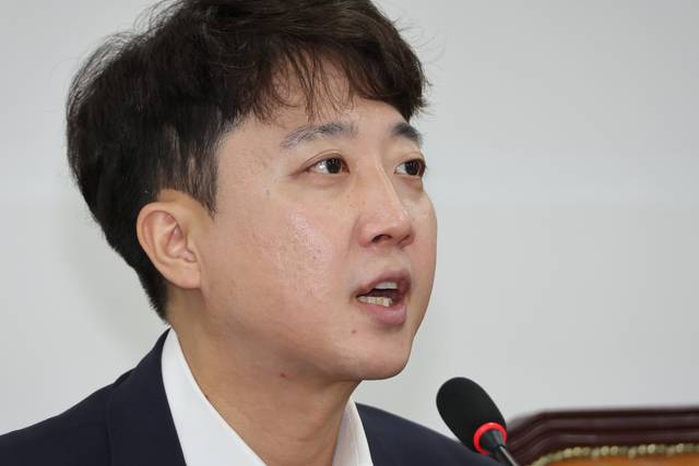 개혁신당 이준석 대표가 지난 8일 서울 여의도 국회에서 열린 최고위원회의에서 발언하고 있다. 연합뉴스