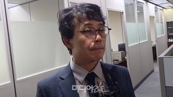 ▲キム・ジュン-SOO、15日の本会議の後、記者との質問に答えた記者会長。写真=レポーターJae -Ryung Park