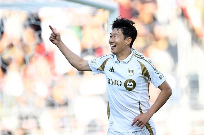 SANTA CLARA, CALIFORNIA - SEPTEMBER 13: Son Heung-Min #7 of the Los Angeles FC celebrates his team‘s first goal against the San Jose Earthquakes in the first half at Levi’s Stadium on September 13, 2025 in Santa Clara, California.   Eakin Howard/Getty Images/AFP (Photo by Eakin Howard / GETTY IMAGES NORTH AMERICA / Getty Images via AFP)



<Copyright (c) Yonhap News Agency prohibits its content from being redistributed or reprinted without consent, and forbids the content from being learned and used by artificial intelligence systems.>