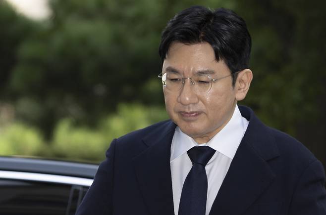 15일 오전 방시혁 하이브 의장이 서울 마포구 서울경찰청 광역수사단 금융범죄수사대에서 조사를 받기 위해 출석했다./사진=뉴시스.
