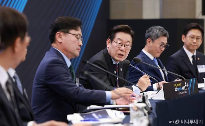 [서울=뉴시스] 고범준 기자 = 이재명 대통령이 15일 서울 성북구 한국과학기술연구원(KIST)에서 열린 제1차 핵심규제 합리화 전략회의에서 발언하고 있다. 2025.09.15. bjko@newsis.com /사진=고범준