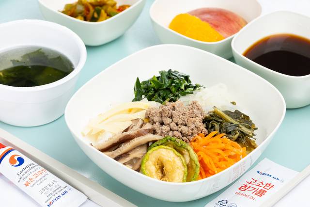 대한항공 이코노미석에서 제공되는 비빔밥 메뉴. 대한항공 제공