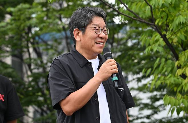 최진영 헤럴드미디어그룹 대표가 지난 14일 오전 서울 중구 서울광장에서 열린 ‘마블런 2025 서울’에서 개회사를 하고 있다. 임세준 기자