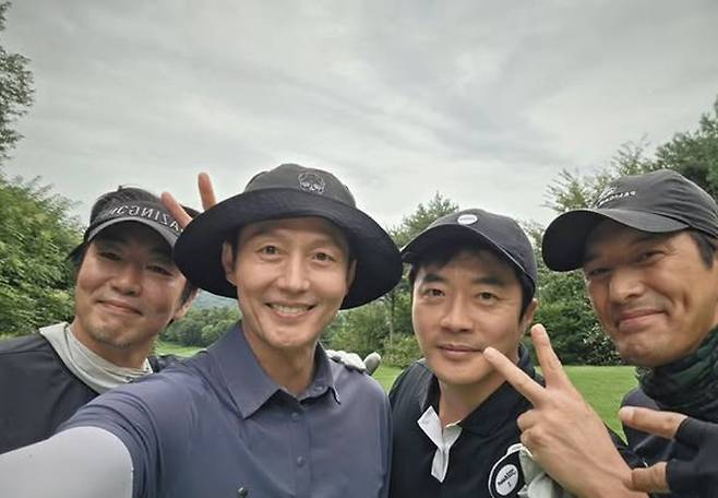 [서울=뉴시스] 배우 이정진이 권상우, 이종혁, 오지호와 친분을 뽐냈다. (사진=이정진 인스타그램 캡처) 2025.09.15. photo@newsis.com *재판매 및 DB 금지
