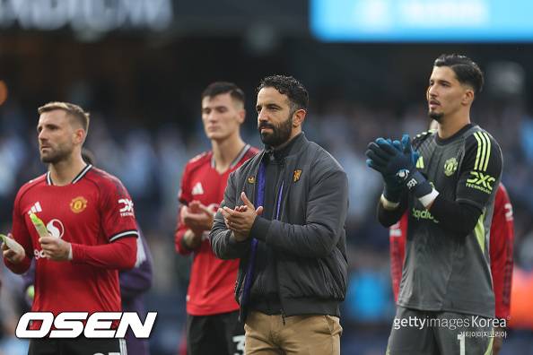 [사진] 아모림 감독과 맨유 선수단 ⓒGettyimages(무단전재 및 재배포 금지)