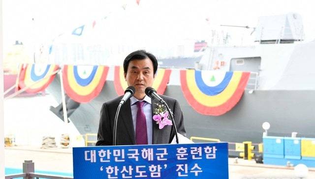 지난 2018년 11월 16일 울산 현대중공업에서 열린 해군의 첫 훈련함 '한산도함(ATH-81)' 진수식에서 안규백 국회 국방위원장이 축사를 하고 있다. 사진 제공=해군