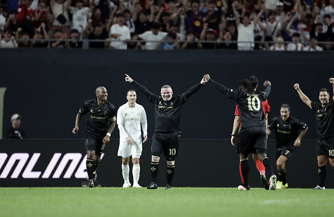 선취 득점을 터트린 후 기뻐라는 루니. FA포토