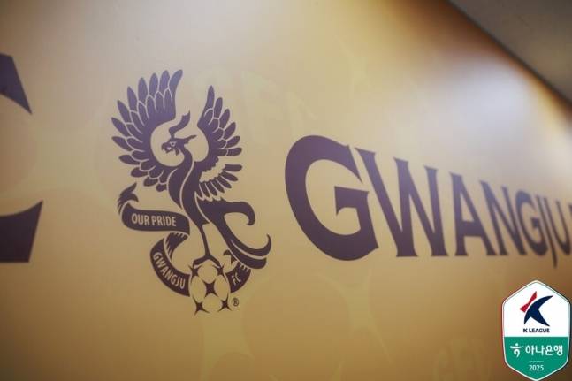 ▲ 광주FC는 연대기여금 지급 업무를 맡던 직원이 휴직을 했고 제대로 인수인계가 되지 않았다. FIFA는 연대기여금이 가상계좌에 제때 입금되지 않자 지난해 광주에 선수 등록 금지 징계를 내렸다. 그럼에도 광주는 10명이 넘는 선수를 보강했고, 공식전에 출전시켰다. 대한축구협회에서 통제해야 할 사안이었지만 인지하지 못했다. ⓒ한국프로축구연맹