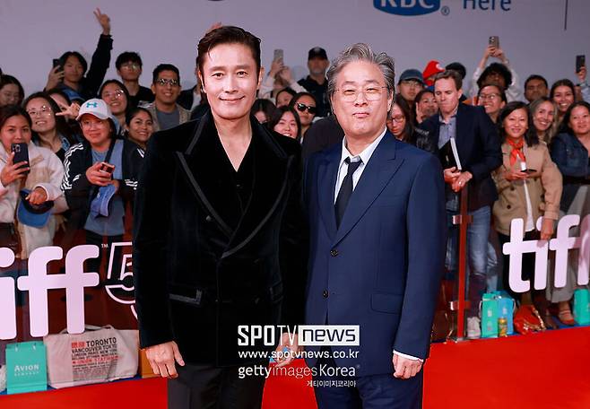 ▲ 제50회 토론토국제영화제에 참석한 '어쩔수가없다'의 이병헌과 박찬욱 감독. ⓒ게티이미지