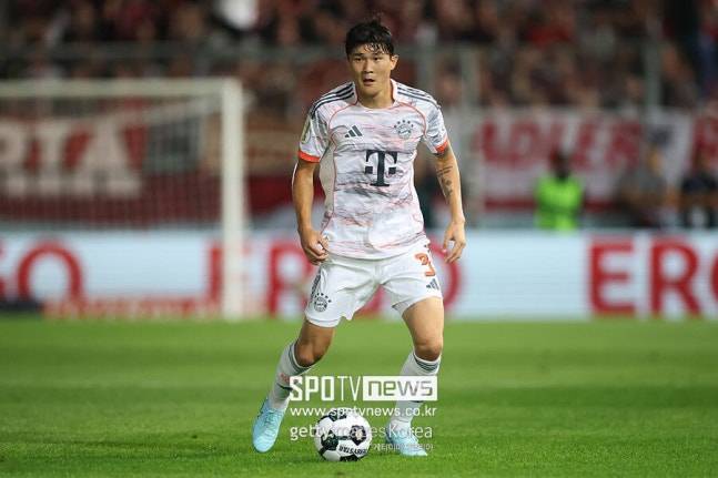 ▲ 김민재의 차기 행선지 후보로 이름이 거론되는 구단은 바로 이탈리아의 명문, 인터밀란과 AC밀란이다. ‘밀란 형제’로 불리는 두 클럽은 각각 수비 보강을 원하는 상황이다.