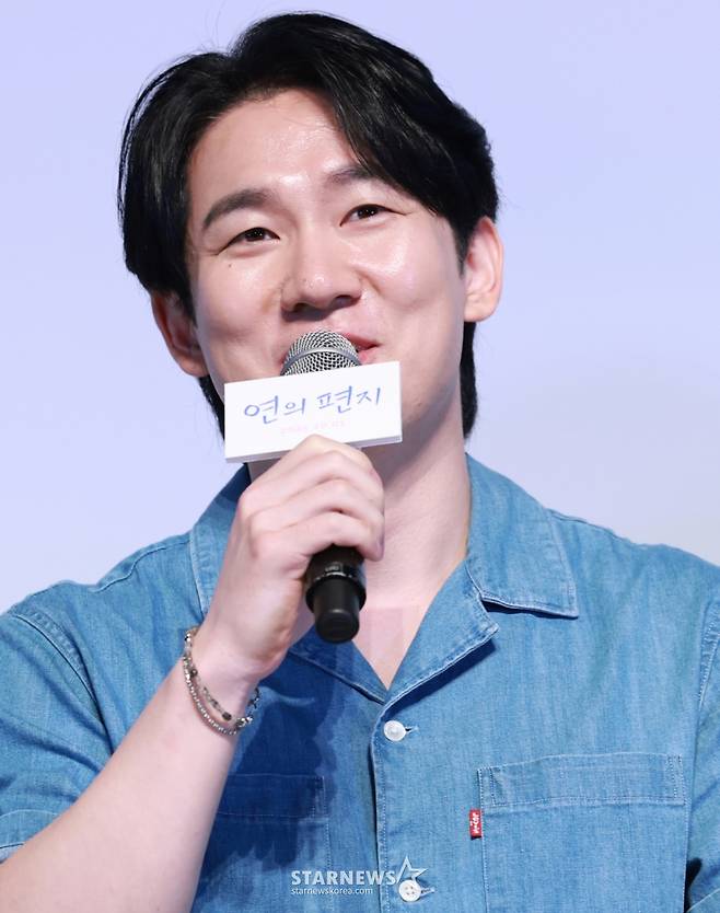 (서울=뉴스1) 권현진 기자 = 성우 민승우가 15일 서울 송파구 롯데월드시네마에서 열린 애니메이션 영화 '연의 편지'(감독 김용환) 시사회 및 기자간담회에 참석해 취재진 질문에 답하고 있다.  '연의 편지'는 책상 서랍에서 우연히 의문의 편지를 발견하게 된 전학생 ‘소리’가 편지 속 힌트로 이어지는 다음 편지들을 찾아가며 벌어지는 이야기를 담았다. 2025.9.15/뉴스1  Copyright (C) 뉴스1. All rights reserved. 무단 전재 및 재배포,  AI학습 이용 금지. /사진=(서울=뉴스1) 권현진 기자