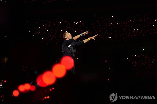 지난 1월 공연하는 콜드플레이 크리스 마틴 [AP 연합뉴스 자료사진. 재판매 및 DB 금지]