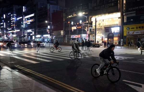 위험천만한 자전거 운행