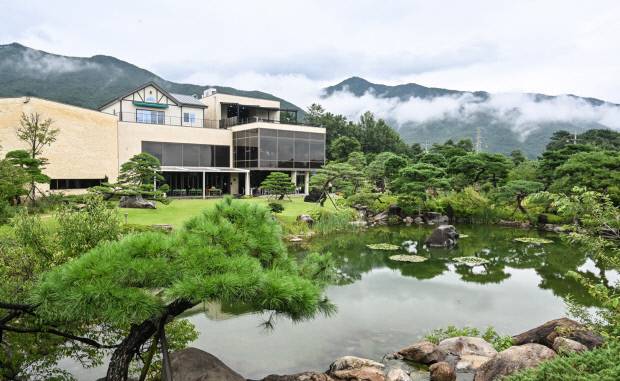 전남도 민간정원 반야원 수변정원과 카페 플라타너스 전경. /최현배 기자