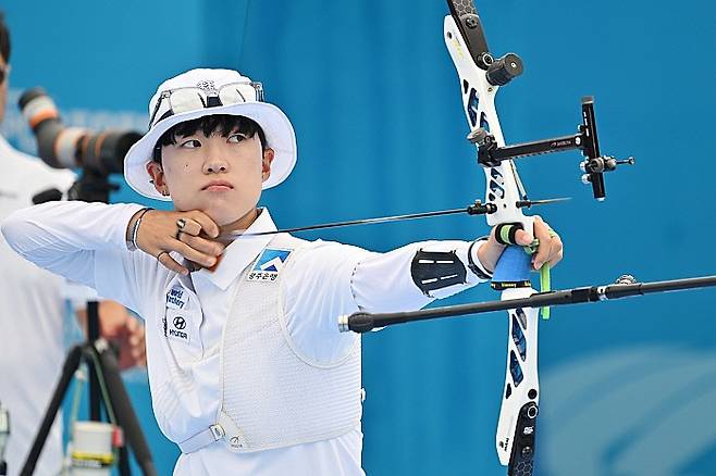 지난 12일 오전 광주 동구 5·18민주광장에서 열린 광주2025현대세계양궁선수권대회 리커브 여자 개인전 16강, 대한민국 국가대표 안산(광주은행)이 화살을 날리고 있다. [뉴시스DB]
