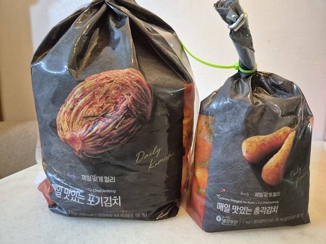 제일맞게컬리 김치 2종/사진=김아름 기자 armijjang@