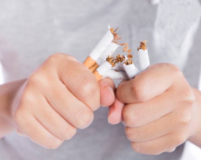 담배를 피우면 제2형 당뇨병에 걸릴 위험이 크게 증가하는 것으로 나타났다. 금연을 하면 각종 암과 심장 질환 위험을 줄일 수 있고, 피부도 좋아지는 등 건강 이점을 얻을 수 있다. [사진=클립아트코리아]