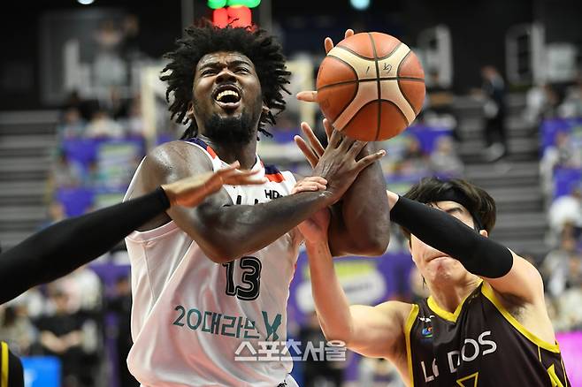 2025~26 프로농구부터 파울 챌린지가 3회로 늘어난다. 또한 파울 챌린지 과정 중 심판이 8가지 장면을 추가로 확인할 수 있다. 사진 | KBL