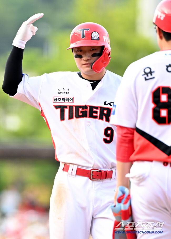 8일 광주 KIA챔피언스필드에서 열린 한화와 KIA의 경기, 2회말 2사 1루 KIA 윤도현이 안타를 치고 기뻐하고 있다. 광주=허상욱 기자wook@sportschosun.com/2025.06.08/