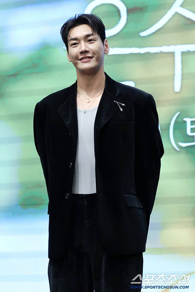 16일 오후 서울 신도림 더세인트에서 KBS2 토일 미니시리즈 '은수 좋은날' 제작발표회가 열렸다. 포토타임을 갖고 있는 배우 김영광. 신도림=송정헌 기자songs@sportschosun.com/2025.09.16/