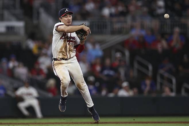 Atlanta Braves shortstop Ha-Seong Kim throws to second base in the ninth inning of a baseball game against the Chicago Cubs, Wednesday, Sept. 10, 2025, in Atlanta. (AP Photo/Colin Hubbard)

<저작권자(c) 연합뉴스, 무단 전재-재배포, AI 학습 및 활용 금지>