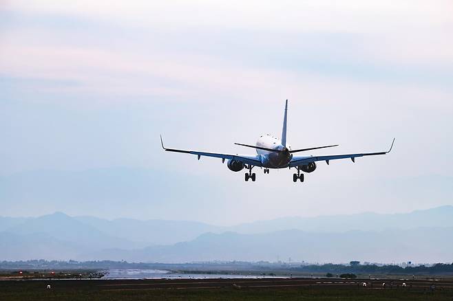 일본 하네다공항 보안요원이 수하물 검사 중 승객 현금을 절도한 혐의로 체포됐다. [게티이미지]