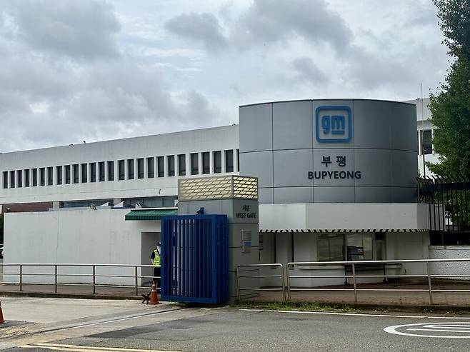 한국GM 부평공장 입구. 이재호 기자