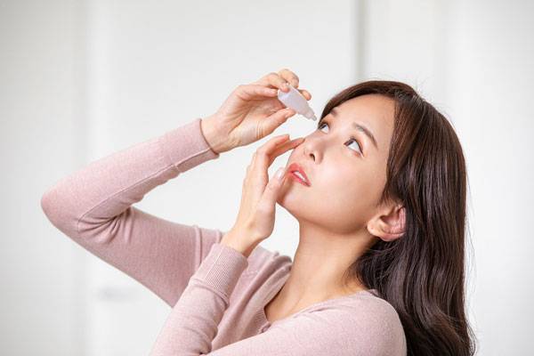 특수 안약 한 방울만 눈에 떨어뜨려도 시력을 교정할 수 있다는 연구 결과가 보도됐다.​/사진=클립아트코리아