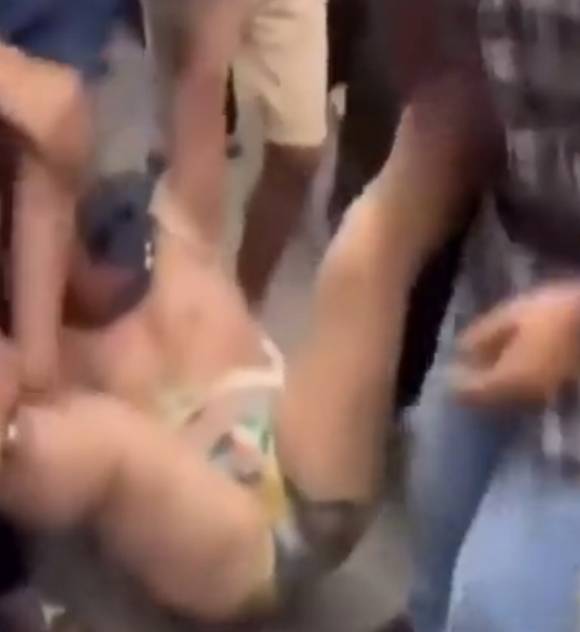 네팔에서 대규모 반정부 시위가 유혈 사태로 번진 가운데, 재무장관이 속옷 차림으로 시위대에 끌려다니는 영상이 퍼지며 눈길을 끌고 있다. 사진은 해당 장관으로 추정되는 인물. [사진=reddit]