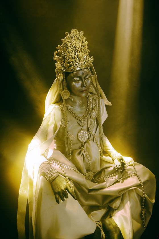 국중박 분장대회에 참여한 '재롱이와 솔솔이 연합'의 금동관음보살좌상 분장. 박한솔 제공