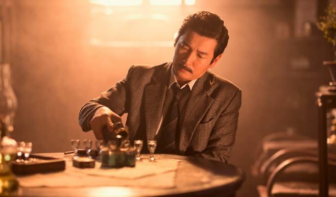 영화 <암살> 스틸컷 / 출처. 네이버 영화