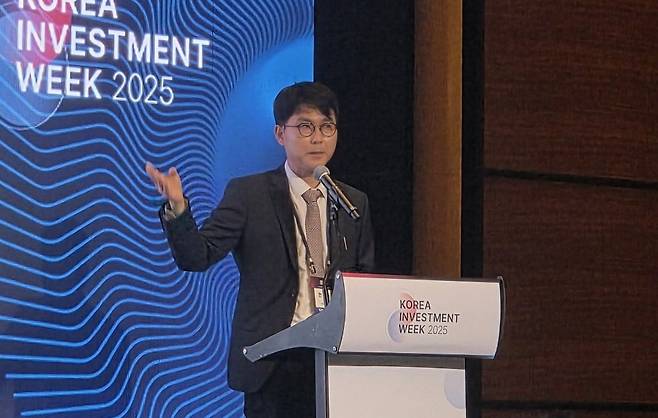전승호 코오롱티슈진 대표가 16일 서울 여의도 콘래드 호텔에서 열린 ‘코리아 인베스트먼트 위크(KIW) 2025’에 참석해 발표하는 모습. /사진=이민형 기자