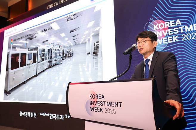 정도현 라파스 대표가 16일 서울 여의도동 콘래드호텔에서 열린 코리아 인베스트먼트 위크(KIW) 2025에서 혁신적 약물전달체계(의약품용 마이크로니들 사업확장 계획)에 대한 발표를 하고 있다. 사진=임형택 기자