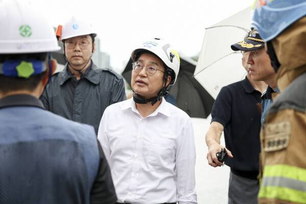 16일 김동연 경기도지사가 안양시 만안구 공사현장 붕괴 현장을 찾아 안전조치 강화를 지시했다. 경기도 제공