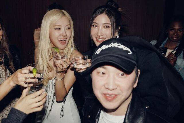 그룹 블랙핑크 멤버 로제(왼쪽)와 작곡가 이재가 만났다. / 로제 인스타그램