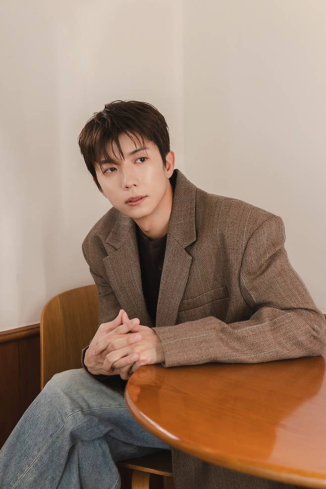 타이틀곡은 래퍼 다민이가 피처링한 '싱크 투 머치'다. JYP엔터테인먼트 제공