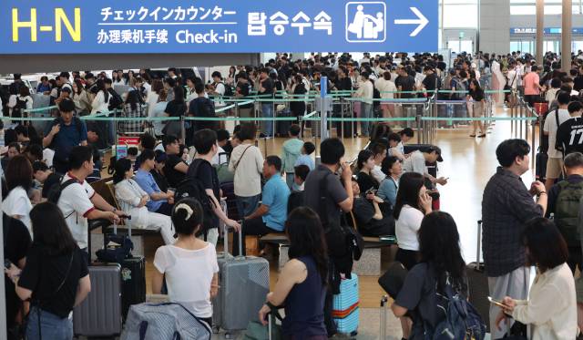 인천국제공항 제1터미널이 이용객들로 붐비고 있다. 영종도=오승현 기자