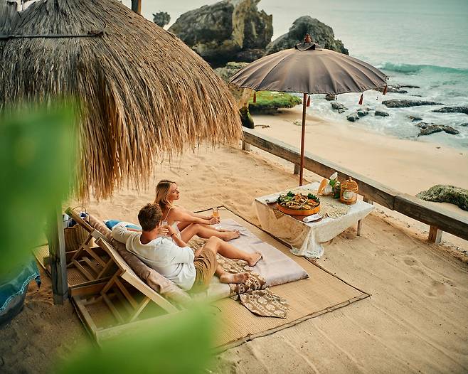 꾸부 해변에서 즐기는 바스켓 저녁식사. 사진제공|팜투어