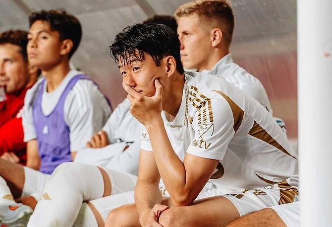 ▲ 미국 매체 '스포츠일러스트레이티드(SI)'는 "손흥민의 존재로 LAFC 팀 전체가 세계적으로 끌어올려지고 있다"며 "이러한 현상은 과거 북미프로축구(NASL) 시절 뉴욕 코스모스에서의 펠레 그리고 인터 마이애미로 합류할 때 리오넬 메시를 떠오르게 한다"고 보도했다.ⓒ LAFC