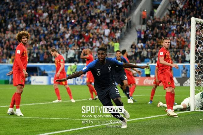 ▲ 한때 유럽을 대표하는 수비수이자 프랑스의 월드컵 영웅으로 불렸던 움티티의 커리어는 이렇게 짧게 막을 내렸다. 짧지만 강렬했던 불꽃, 그리고 러시아 하늘 아래에서의 결승골은 오랫동안 축구 팬들의 기억 속에 남을 것이다.