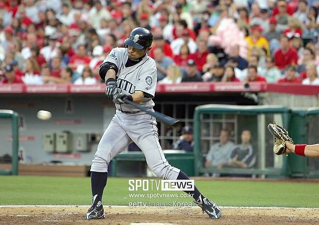 ▲ 안타를 만들어내는 능력에서 타의 추종을 불허했던 이치로는 2004년 좌완 상대 타율 4할을 찍은 대기록을 보유하고 있다