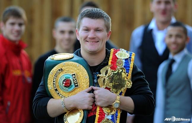 챔피언 벨트를 어깨에 건 리키 해튼. /AFPBBNews=뉴스1