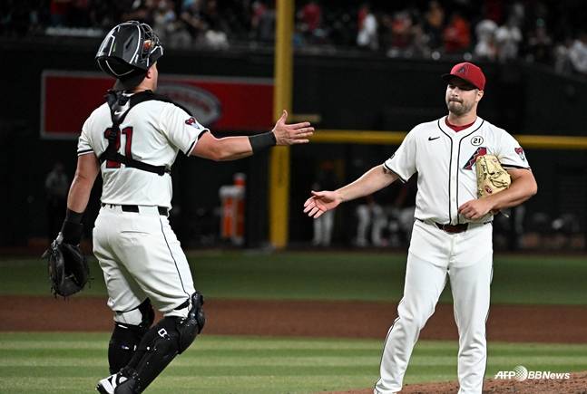 애리조나 마지막 투수로 나선 제일런 빅스(오른쪽). /AFPBBNews=뉴스1