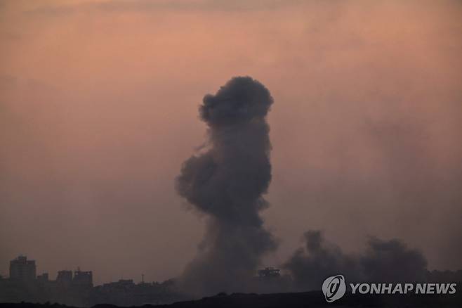16일(현지시간) 가자시티 공습 [EPA 연합뉴스 자료사진. 재판매 및 DB 금지]