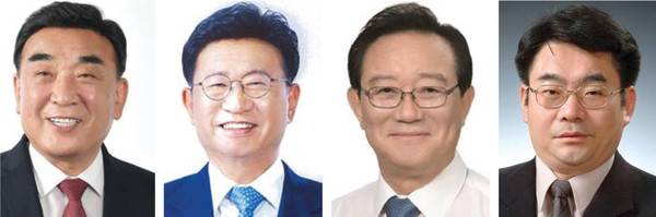 김두겸 울산시장, 이선호 대통령실 비서관, 송철호 전 울산시장, 성인수 울산대 명예교수(왼쪽부터)