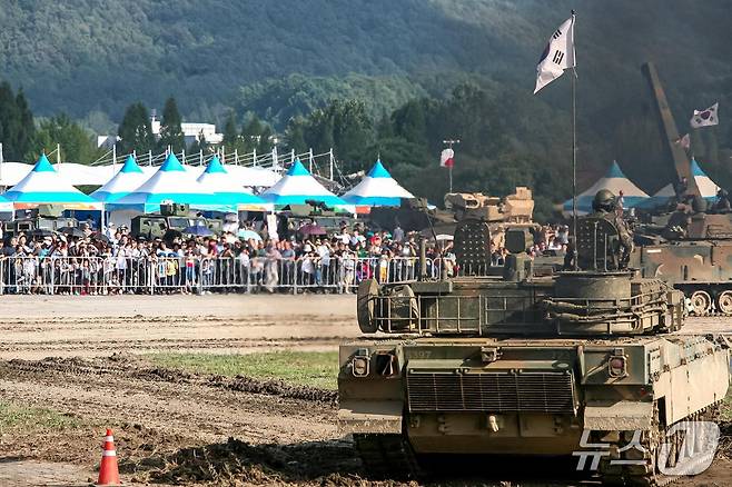 軍장비 기동시범 모습(계룡시 제공.재판매 및 DB금지)/뉴스1