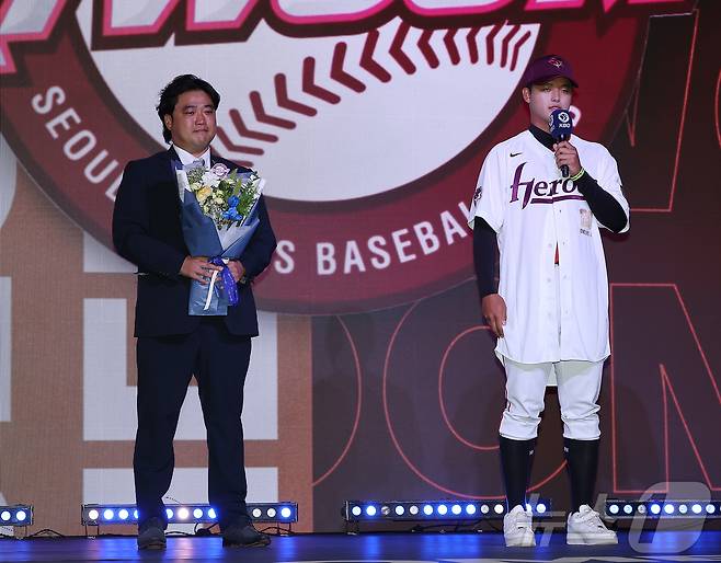 17일 오후 서울 송파구 롯데호텔 월드에서 열린 ‘2026 KBO 신인 드래프트’에서 1라운드 1순위로 키움 히어로즈에 선발된 박준현이 소감을 말하고 있다. 2025.9.17/뉴스1 ⓒ News1 김진환 기자