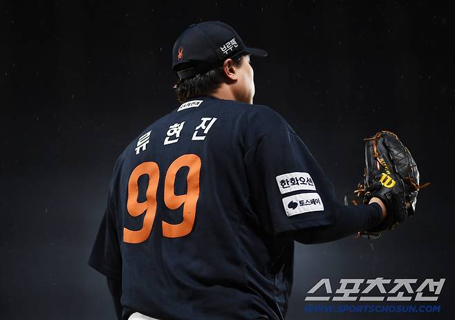 17일 광주 기아챔피언스필드에서 열린 한화-KIA전. 한화 선발 류현진이 등판을 준비하고 있다. 광주=정재근 기자 cjg@sportschosun.com/2025.9.17/